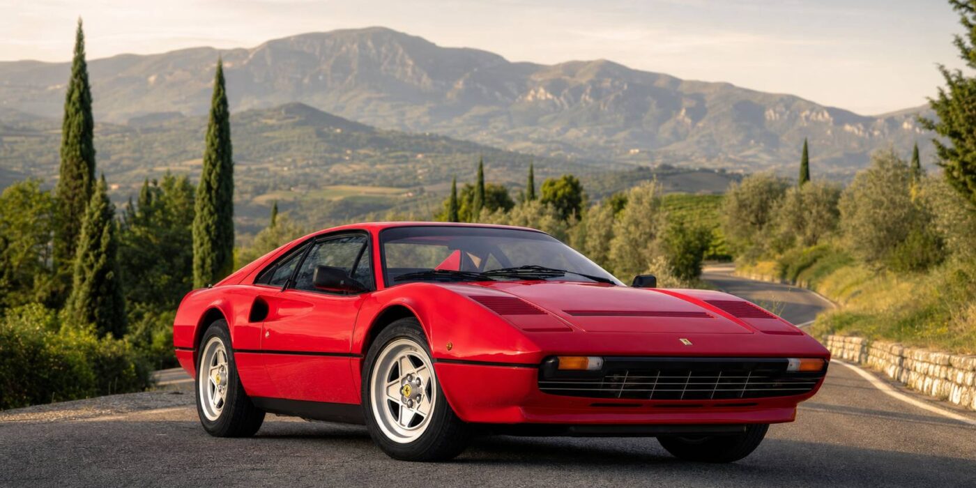 Au volant d&rsquo;une Ferrari 308 GTBi : bien plus qu&rsquo;une simple fiche technique