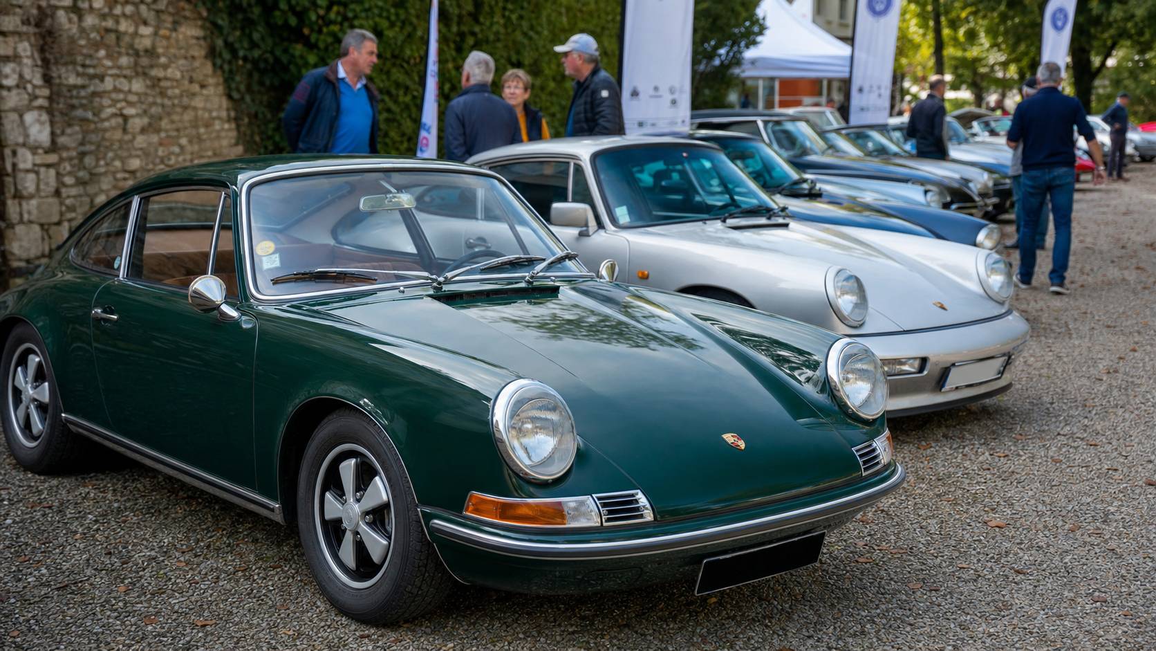 Porsche 912 bleu clair des années 1960 en casting d'anciennes